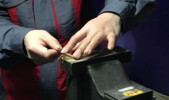 徒手配鑰匙、冰火焊鋼管……這些航天工匠們的超群技藝令人嘆服！