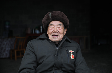 “死守陣地，決不能后退一寸”——記抗美援朝老兵黃忠茂
