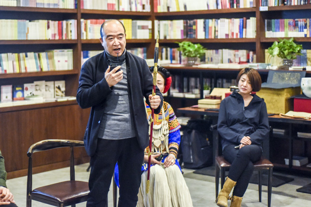 劉文濤：通過(guò)對(duì)每件兵器的復(fù)制，我們了解兵器造型與兵器制作的手藝，實(shí)現(xiàn)與古人的對(duì)話。