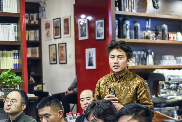 安久家族老八：我們的家族一直在做技藝的傳承，這是我們的使命，我們應(yīng)該承擔(dān)起來。希望能用我學(xué)到的知識，把我們家族的技藝推廣到更廣大的市場。