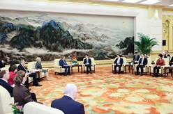 韓正會見中俄友好、和平與發(fā)展委員會第十四次全體會議與會代表
