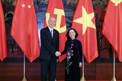 蔡奇同越共中央政治局委員、中央書記處常務(wù)書記張氏梅舉行會談